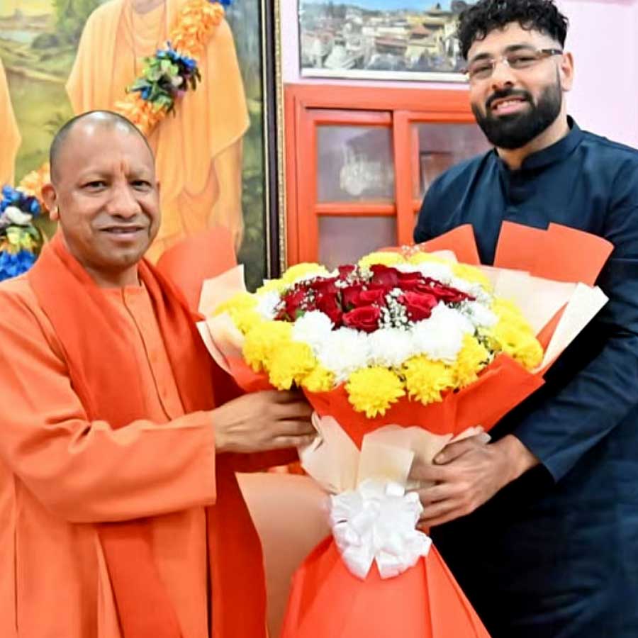 Badshah Meets UP CM Yogi Adityanath, He Felt peace sensce after visiting him dgtl