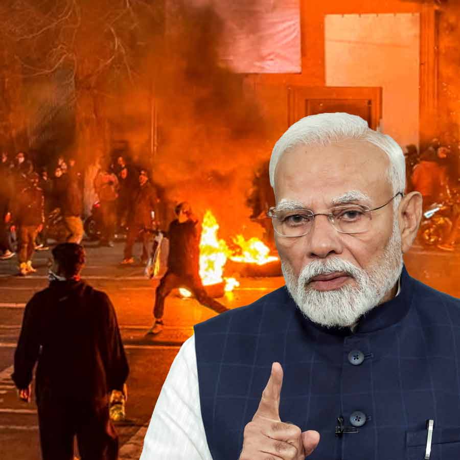 ইরানের পরিস্থিতির দিকে নজর রাখছে নরেন্দ্র মোদীর সরকার।