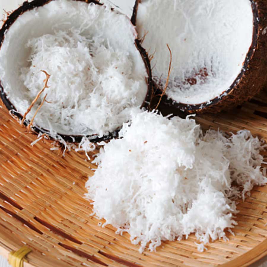 নারকেল কোরানোর সহজ কৌশল।