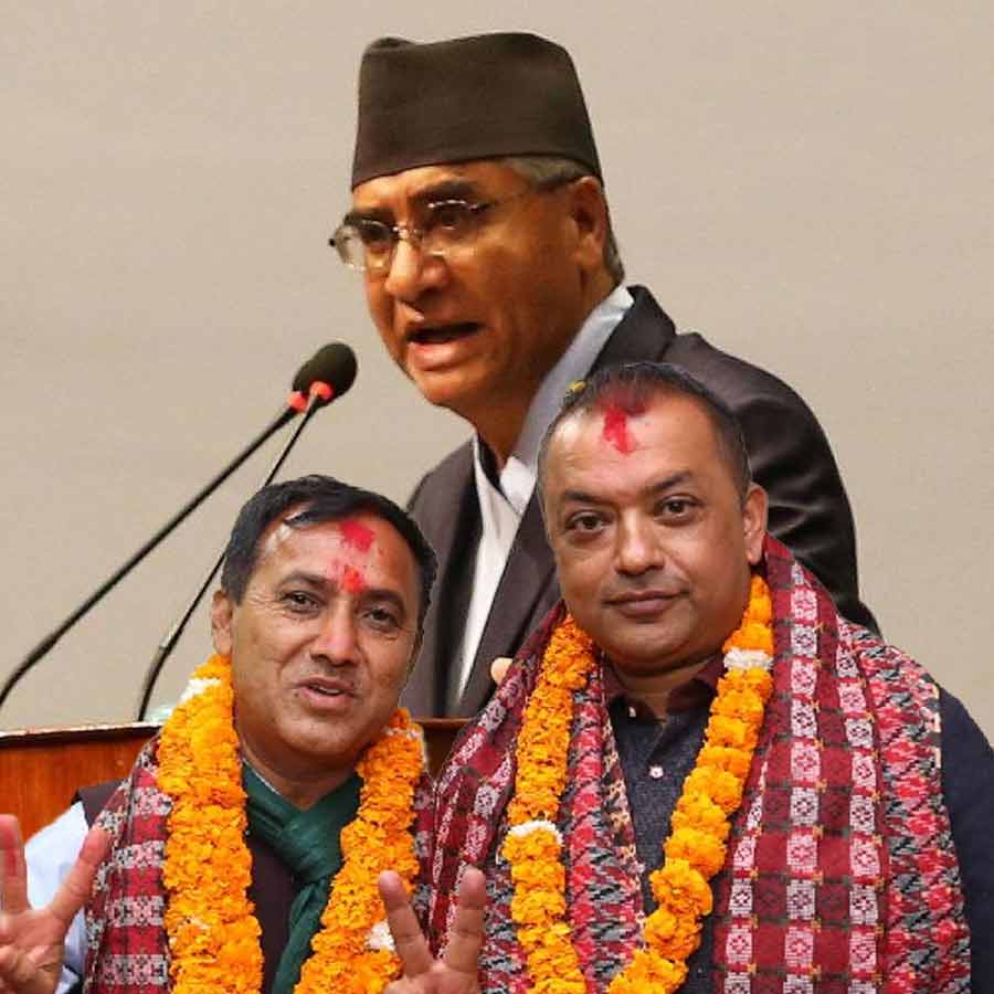 (বাঁদিক থেকে) বিশ্বপ্রকাশ শর্মা, শেরবাহাদুর দেউবা এবং গগন থাপা।