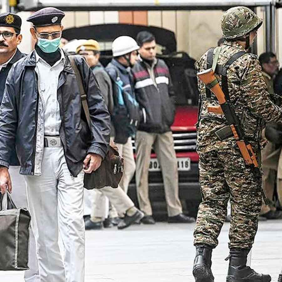 যুদ্ধ: আইপ্যাক প্রধান প্রতীক জৈন-এর বাড়িতে ইডি-র তল্লাশি, কলকাতা, ১০ জানুয়ারি