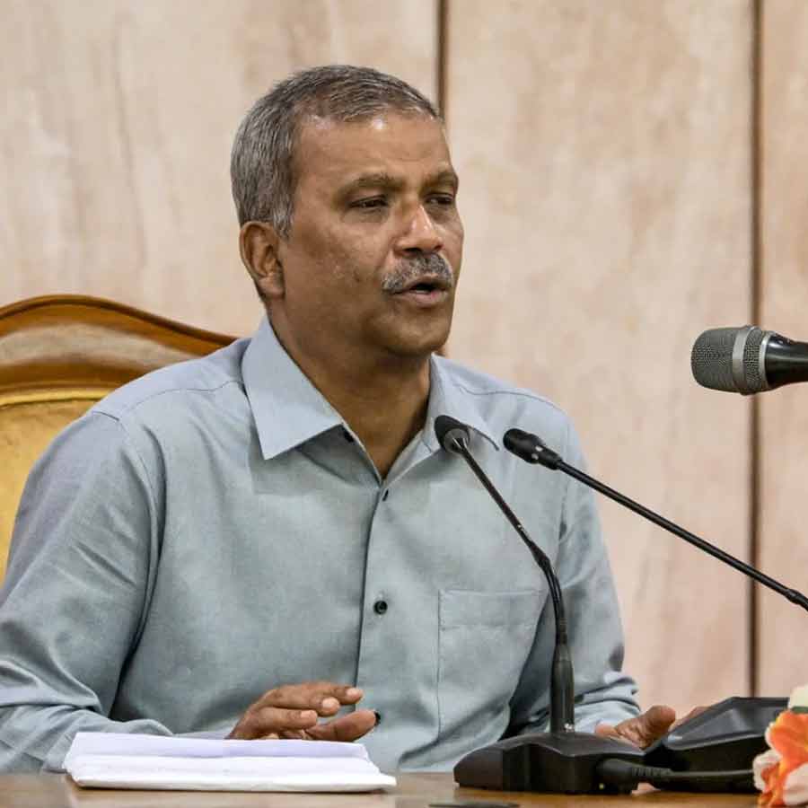 বাংলাদেশের যুব ও ক্রীড়া উপদেষ্টা আসিফ নজরুল।