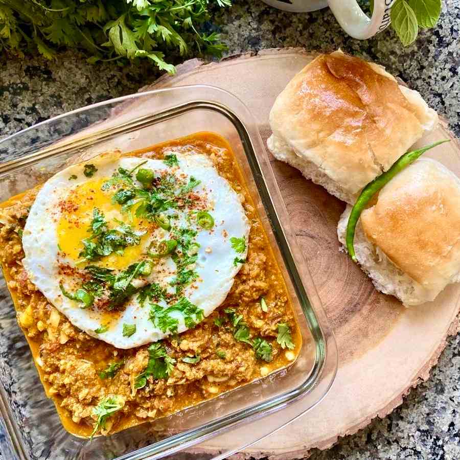 আন্ডা ঘোটালা।