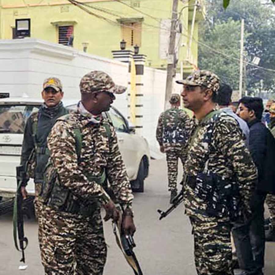 ইডি দফতরে পুলিশের তল্লাশি অভিযান। ছবি: সংগৃহীত।