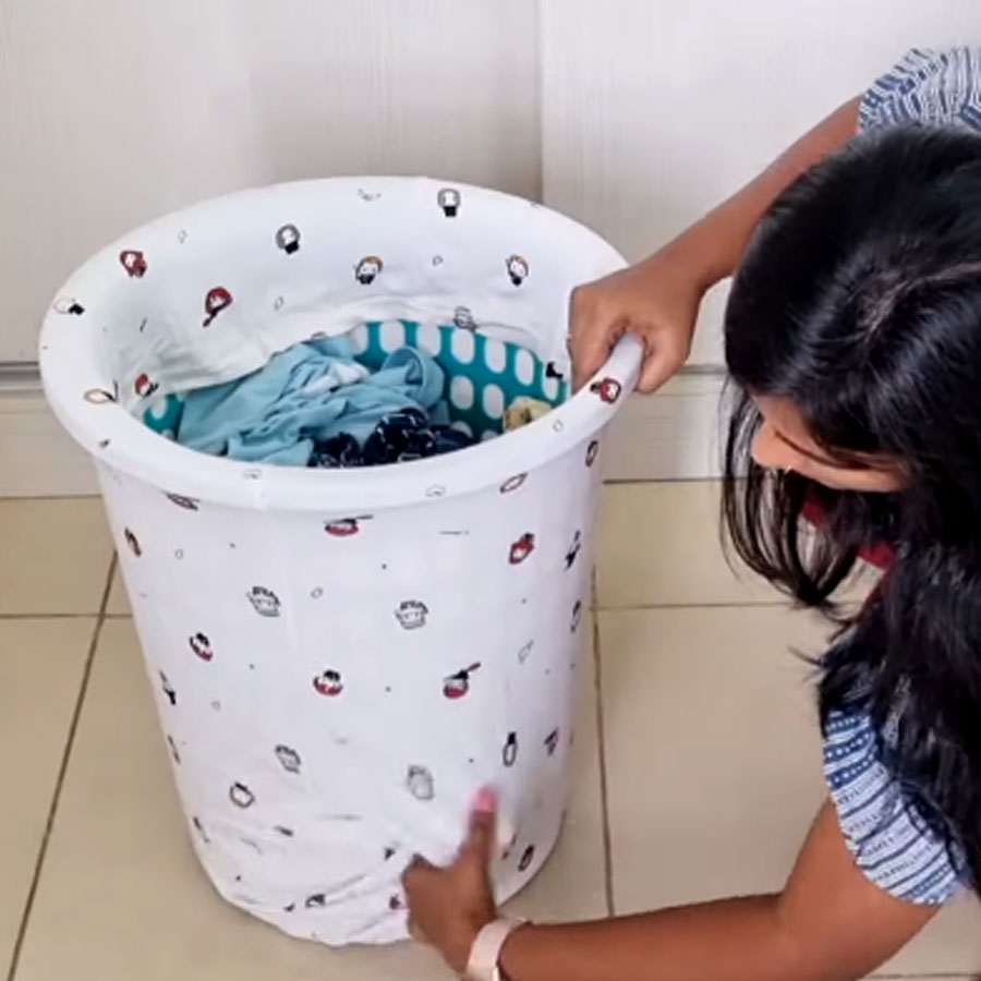 টি-শার্ট দিয়ে বানিয়ে ফেলুন কভার।