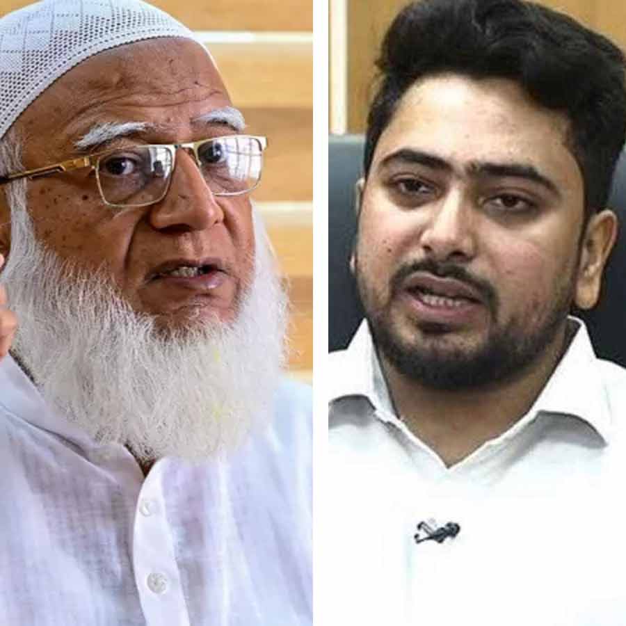 (বাঁদিকে) জামাতের প্রধান শফিকুর রহমান এবং এনসিপি নেতা নাহিদ ইসলাম (ডানদিকে)।