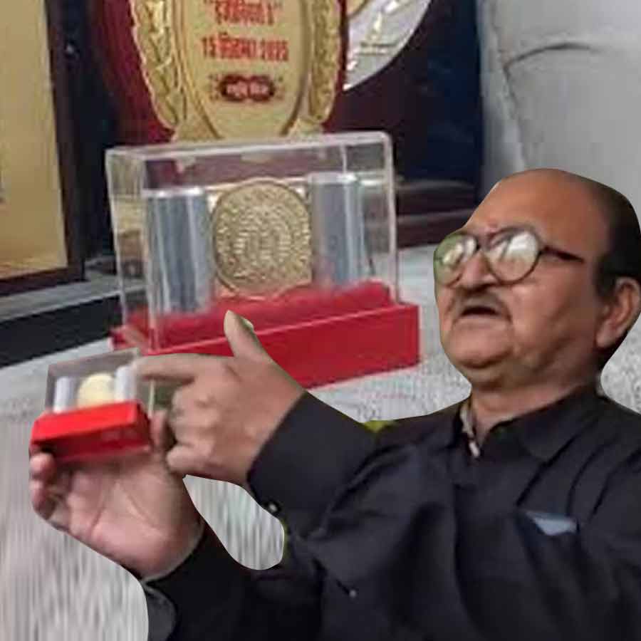 Silver medals gifted to retired railway staff are reportedly made of copper, FIR lodged dgtl