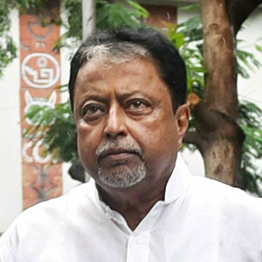 মুকুল রায়ের বিধায়ক পদ খারিজের সিদ্ধান্তে অন্তর্বর্তী স্থগিতাদেশ দেওয়া হয়েছে।