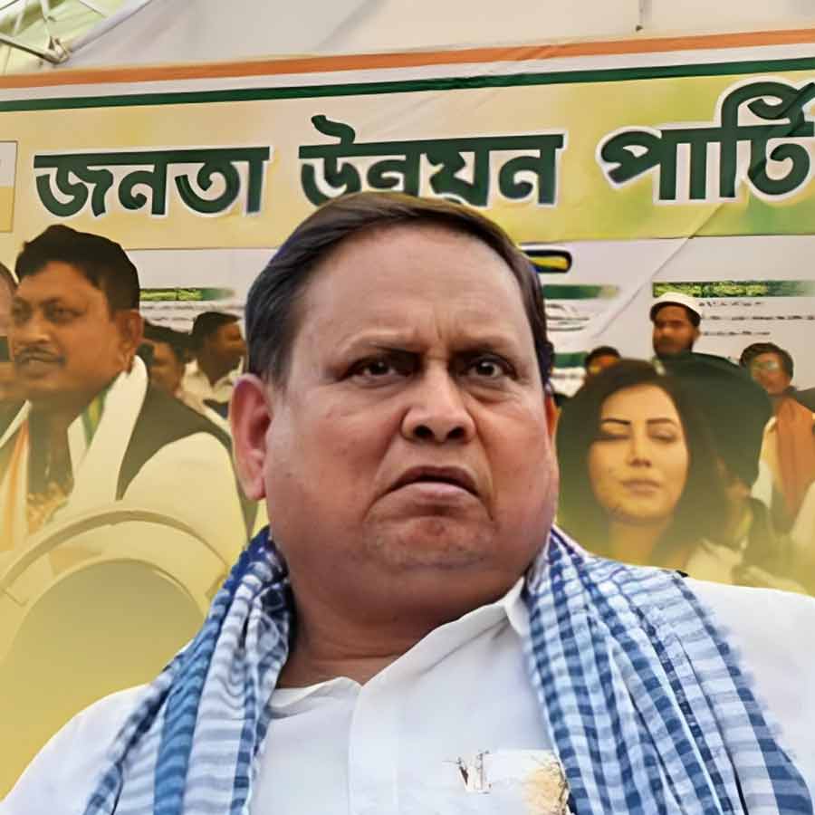 হুমায়ুন কবীর ব্রিগেডে সভা করার অনুমতি পাননি।