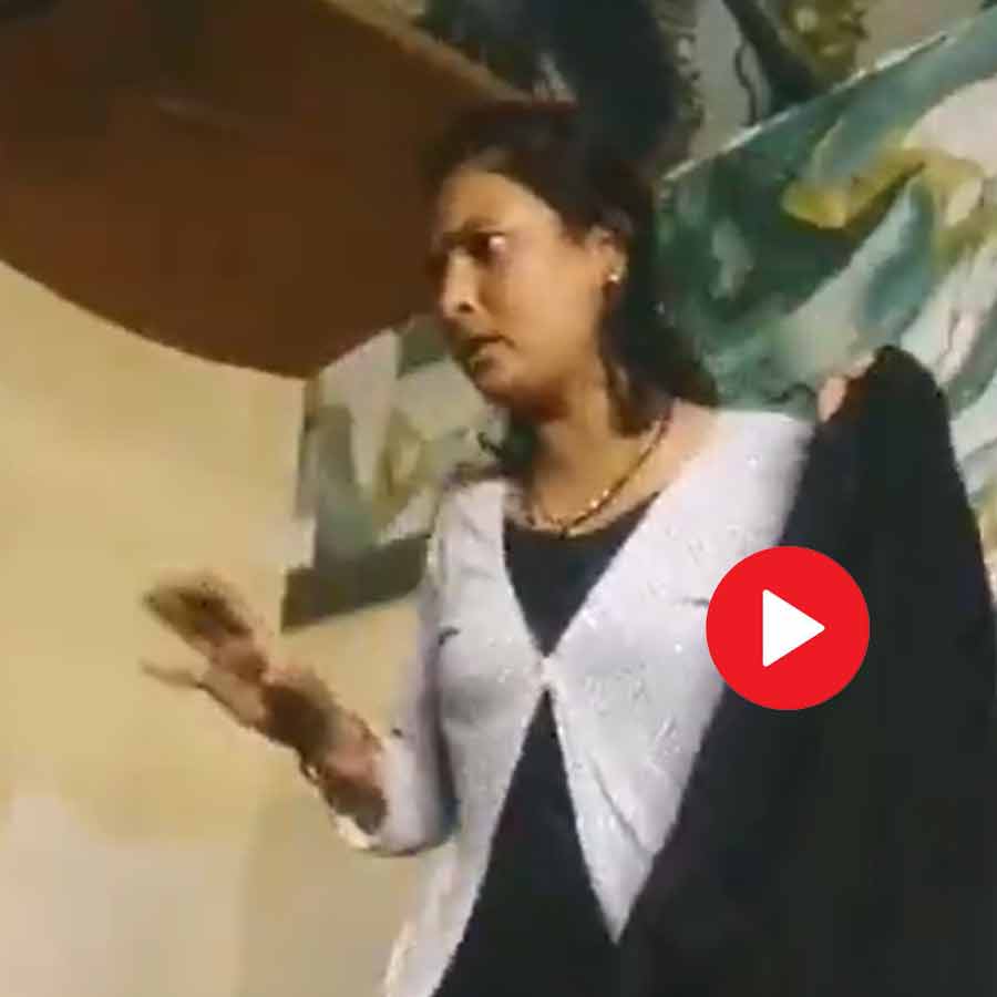 Video shows husband catches wife and her boyfriend in hotel in Uttar Pradesh’s Jhansi