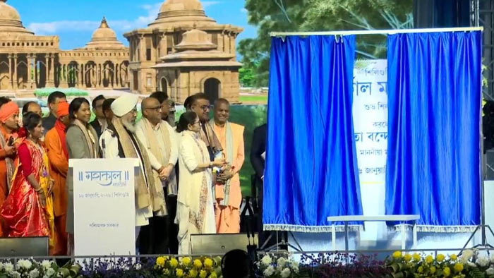 শিলান্যাসের মুহূর্ত।