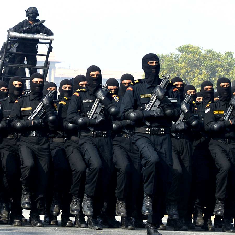 ‘ব্ল্যাক ক্যাটস’ দলে নাম লেখানোর সুলুকসন্ধান।