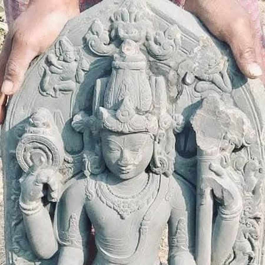 উদ্ধার হওয়া মূর্তি।