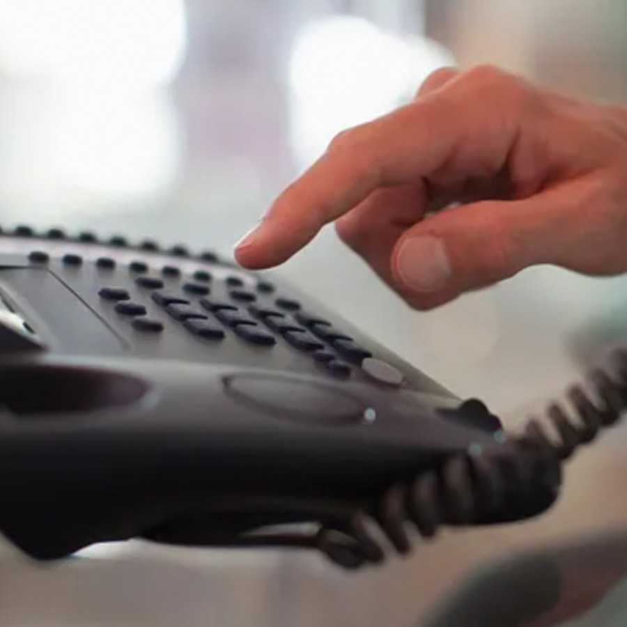 একসঙ্গে নাকি তিনটি ফোন ব্যবহার করতেন হুসেন। কাজকর্মের জন্য একটি ফোন, পরিবারের সঙ্গে যোগাযোগ রাখার জন্য একটি ফোন এবং তৃতীয় ফোনটি শুধুমাত্র প্রেমিকার সঙ্গে কথা বলার জন্য ব্যবহার করতেন তিনি। হুসেনের অগুনতি নারীসঙ্গের কথাও কারও অজানা ছিল না।