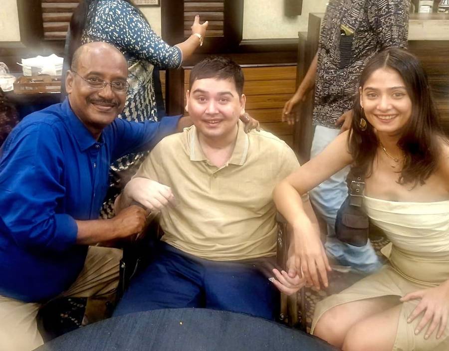 বিলু দত্ত, বোন মেখলার সঙ্গে রণদীপ।