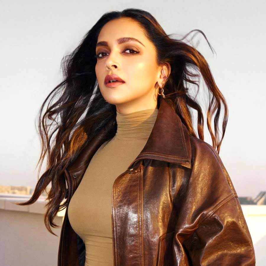 ৪০-এও নজর কাড়া সৌন্দর্য। ফিটনেসের কোন মন্ত্রে বিশ্বাসী অভিনেত্রী দীপিকা পাড়ুকোন?