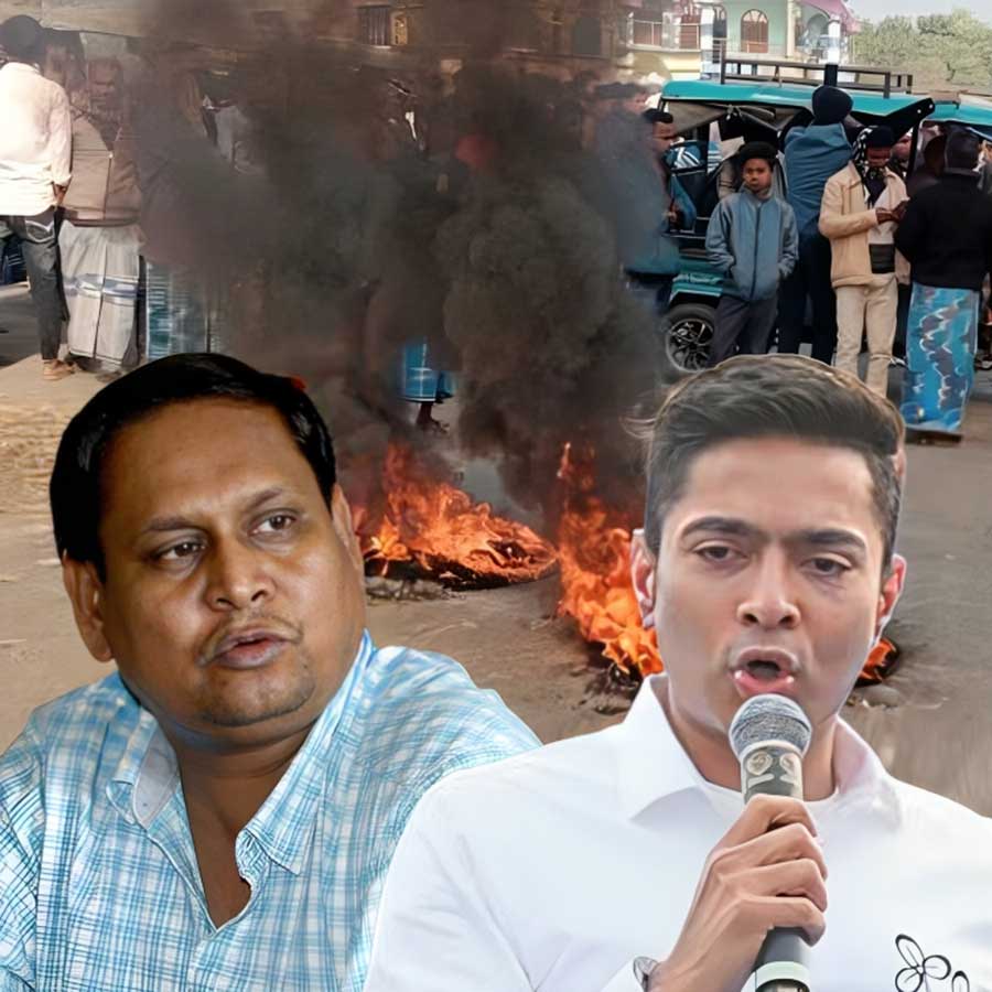 (বাঁ দিকে) হুমায়ুন কবীর। অভিষেক বন্দ্যোপাধ্যায় (ডান দিকে)