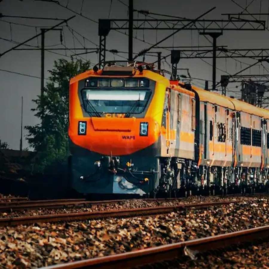Amrit Bharat and Vande Bharat Sleeper Express details