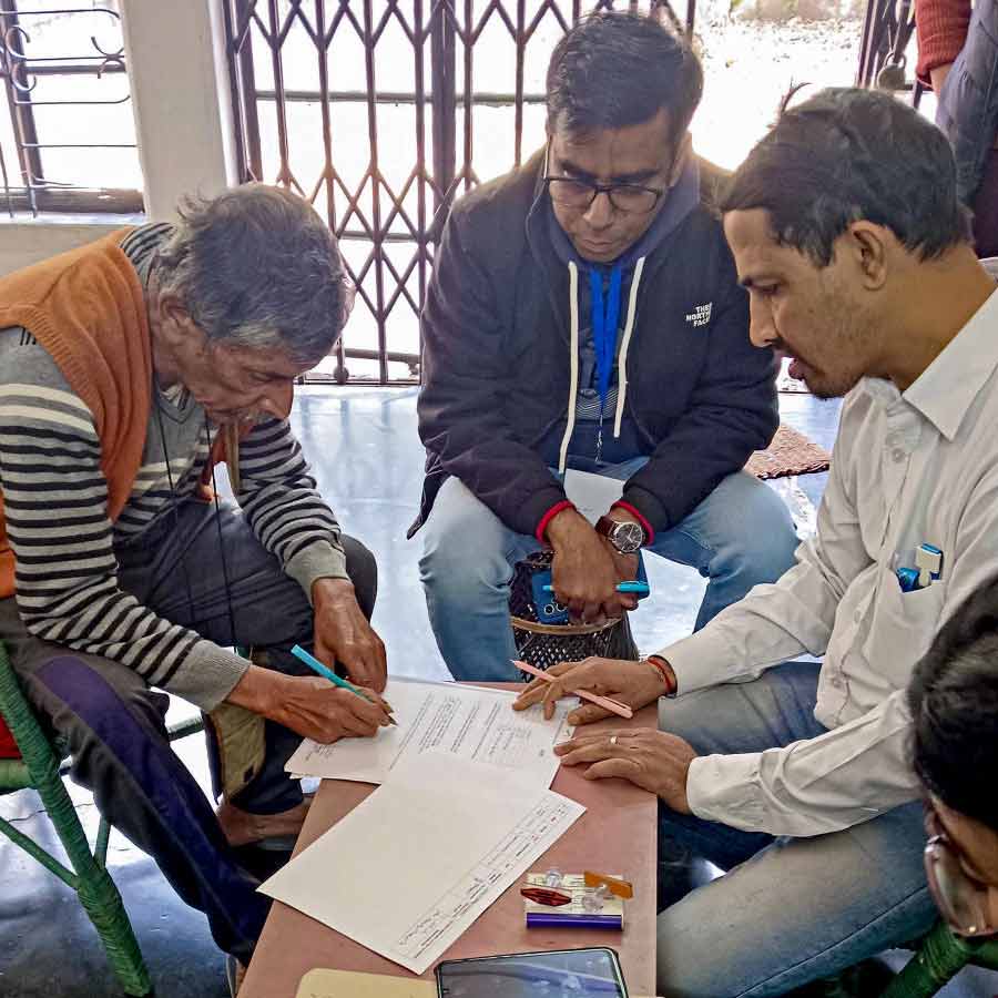 এসআইআরের কারণে জন্ম-মৃত্যু শংসাপত্র দিতে হিমসিম খাচ্ছে কলকাতা পুরসভা।