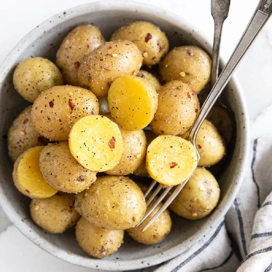 চটজলদি আলু  সেদ্ধ হোক প্রেশার কুকারে, লাগবে না জল।