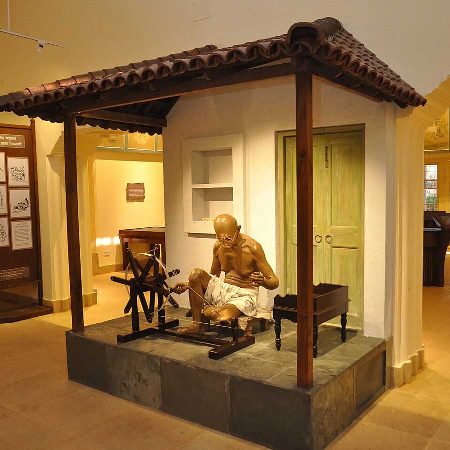 ব্যারাকপুরে রয়েছে গান্ধী মিউজ়িয়াম।