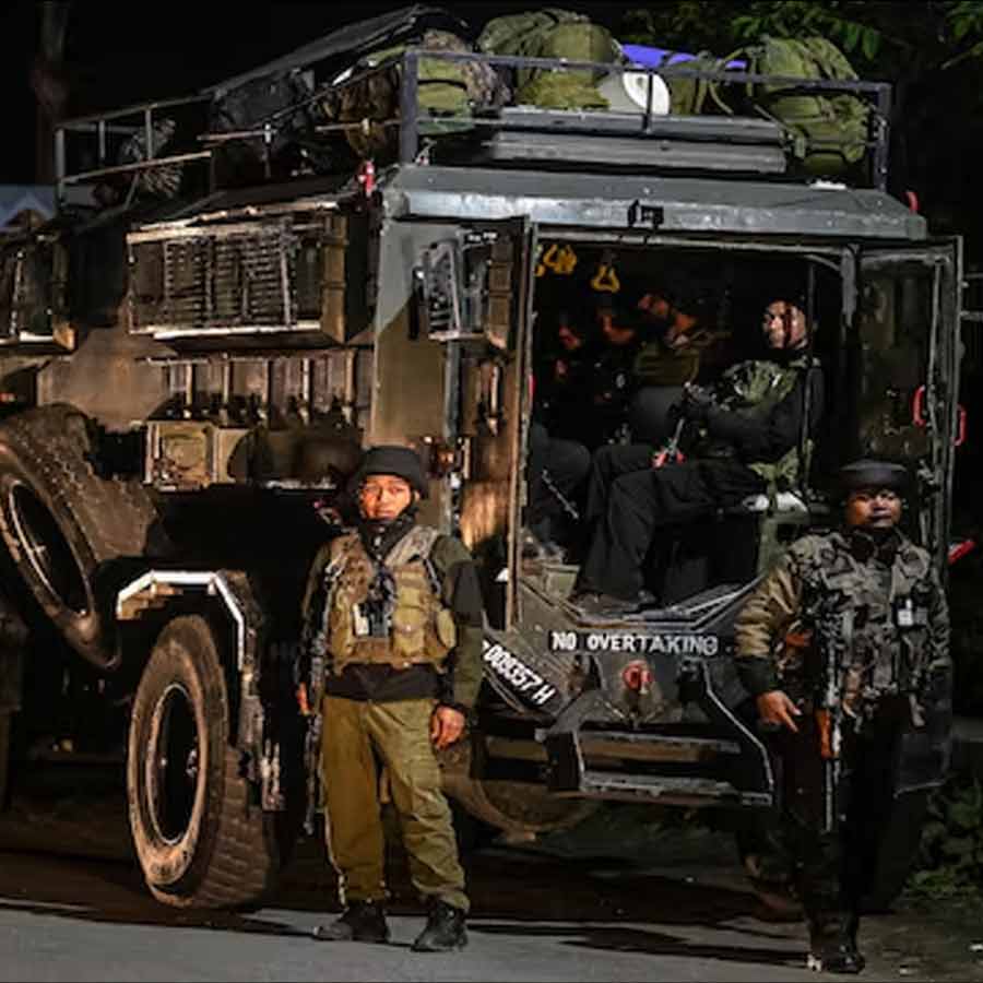 জম্মু ও কাশ্মীরে নিরাপত্তাবাহিনীর অভিযান।