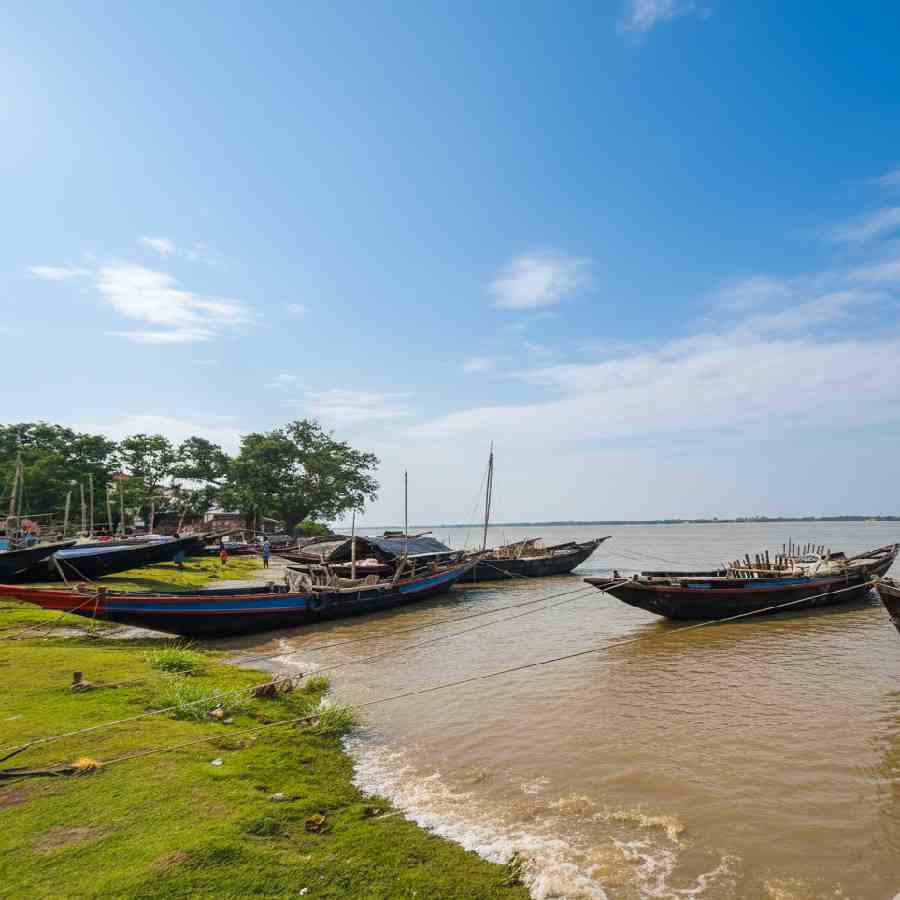 ঘুরে আসতে পারেন বুরুল থেকে।