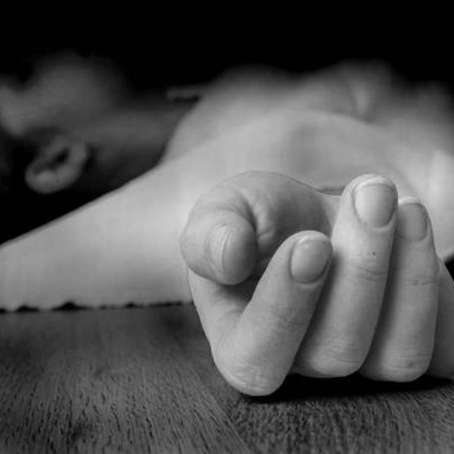 Wife commits suicide after husband refuses to buy her a mobile phone in Gujarat