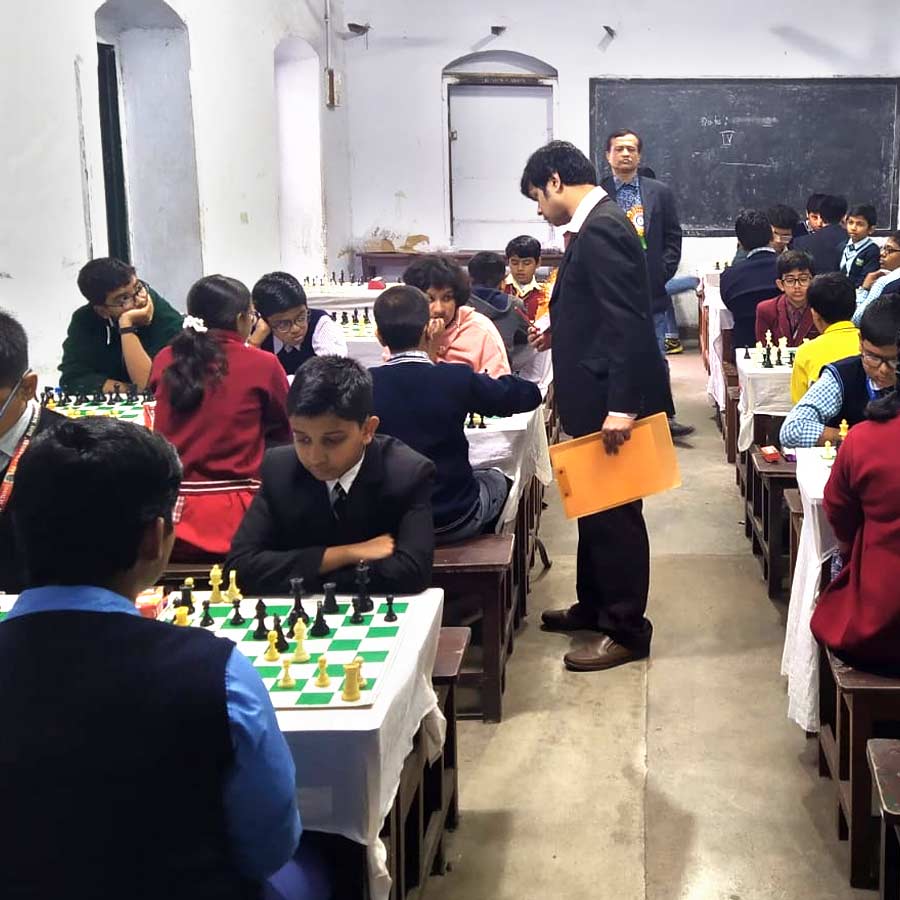 কলকাতার শতাবর্ষ প্রাচীন স্কুল দ্য পার্ক ইনস্টিটিউশনে দাবার আসর।