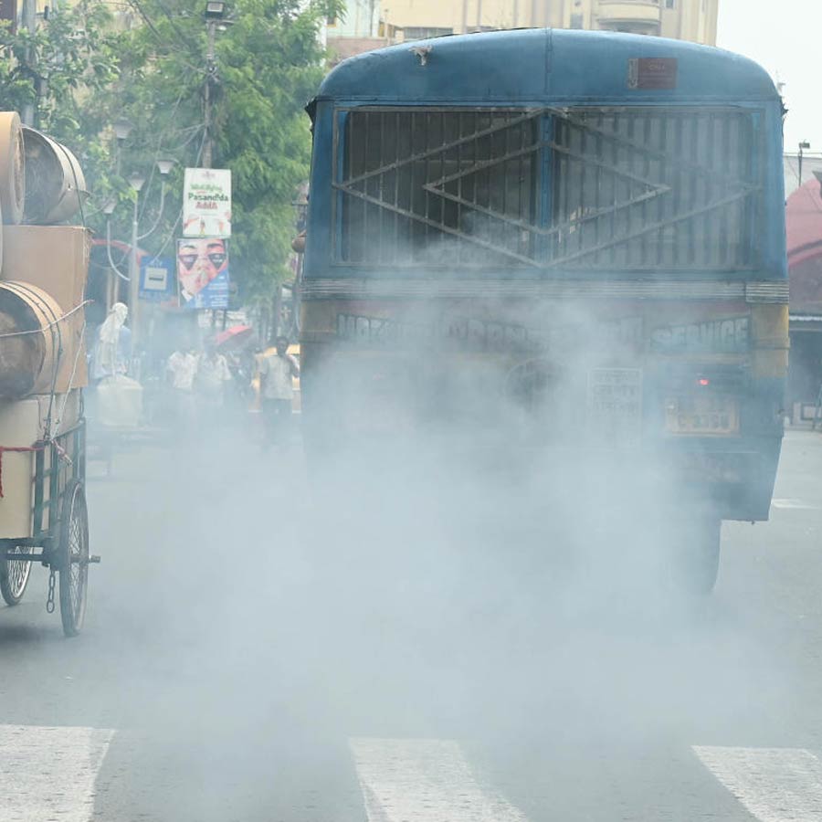A bench headed by the Chief Justice of Calcutta High Court filed a suo motu case on pollution of Kolkata