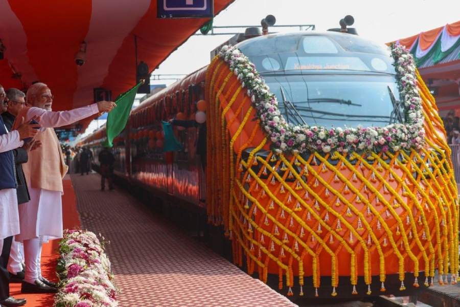 বন্দেভারত স্লিপারের উদ্বোধনে প্রধানমন্ত্রী নরেন্দ্র মোদী। 