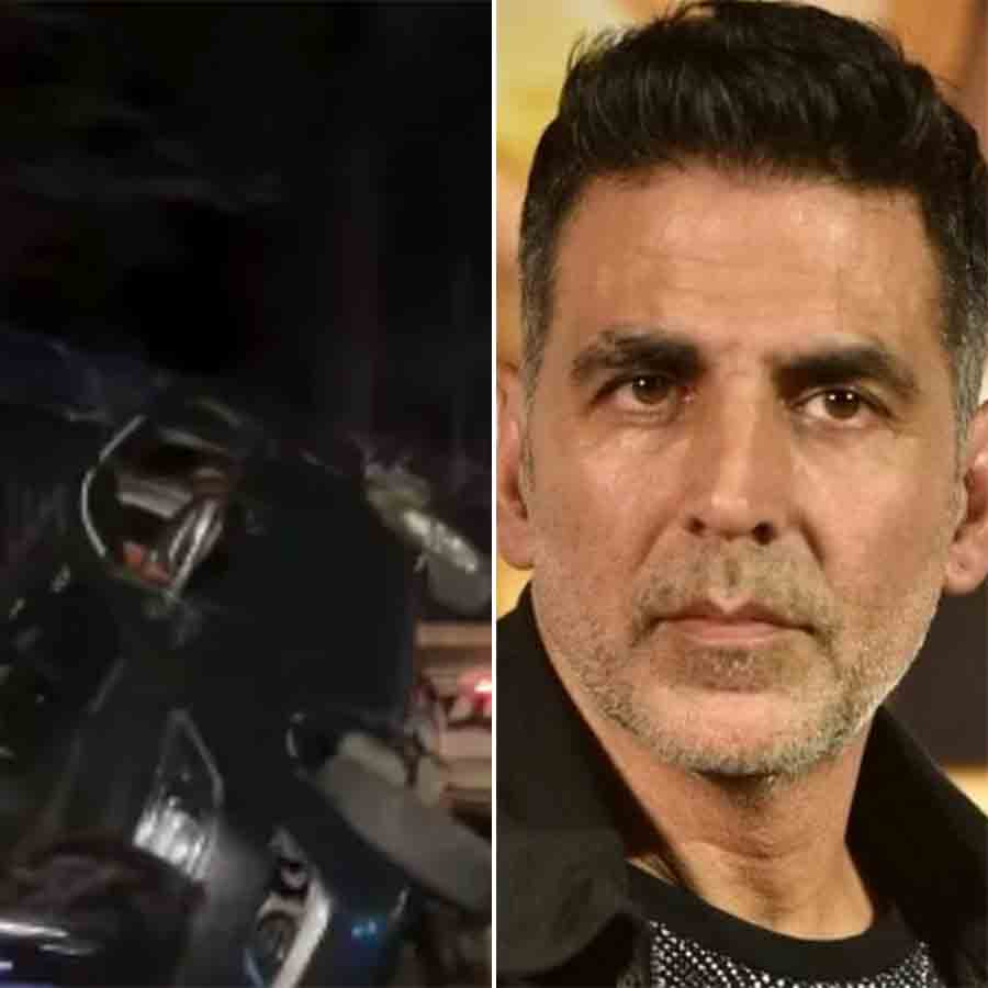 Akshay Kumar and His wife Twinkle Khanna's car met with an accident dgtl