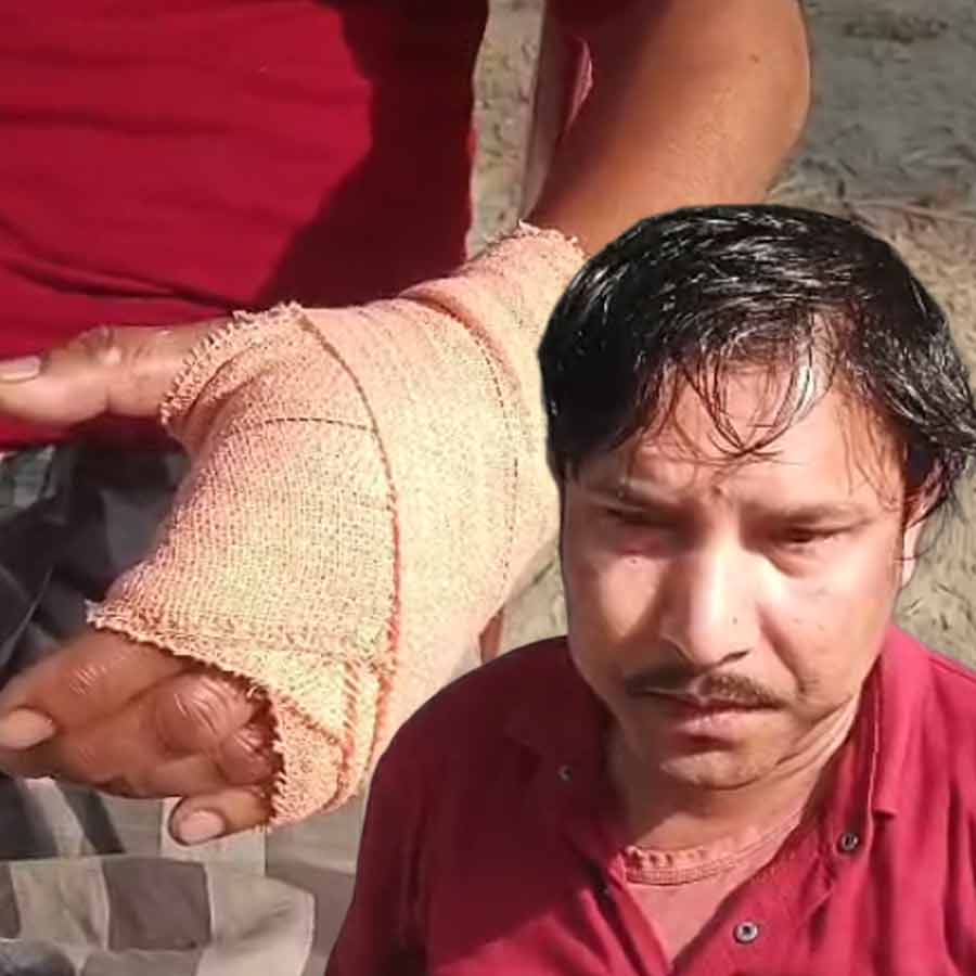 TMC alleged that their worker injured in bomb thrown by ISF personnel in Bhangar