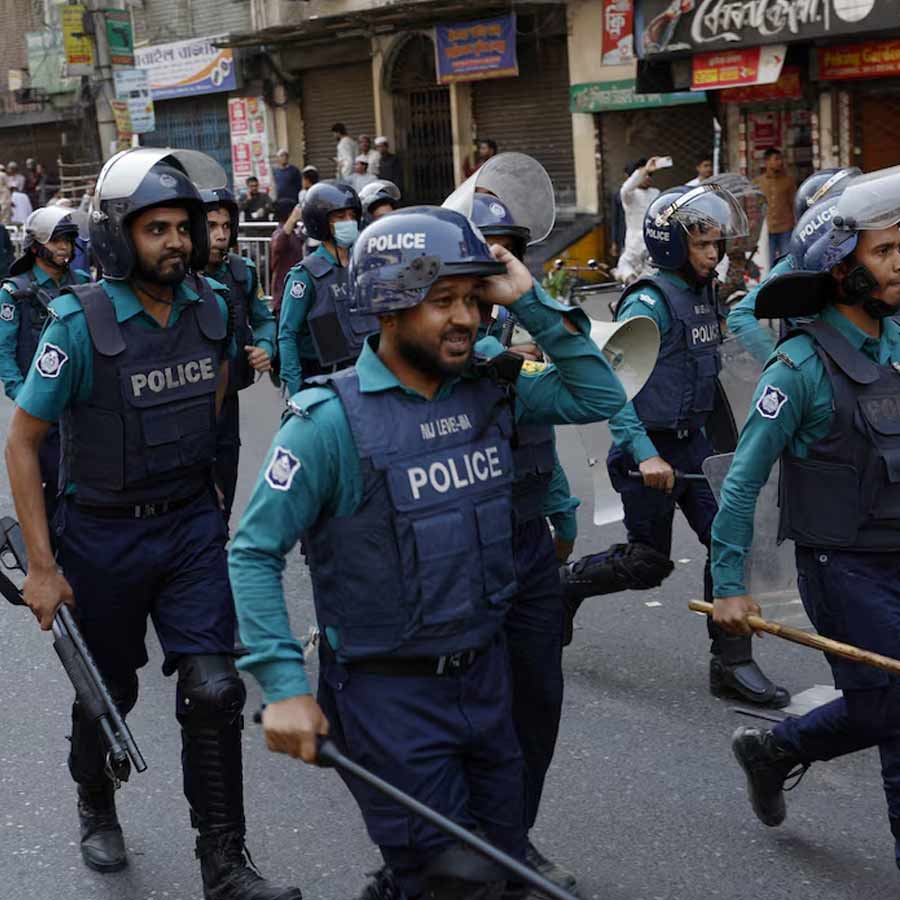 বাংলাদেশ পুলিশ।