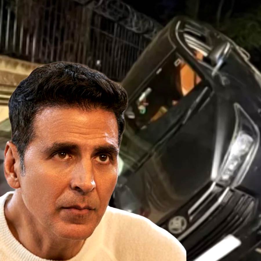 অক্ষয় কুমার প্রাণে বাঁচালেন যেভাবে।