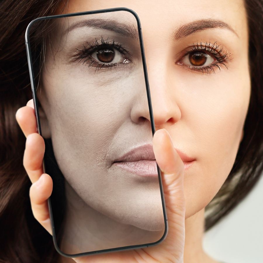 স্মার্টফোন কতটা ক্ষতি করছে ত্বকের?