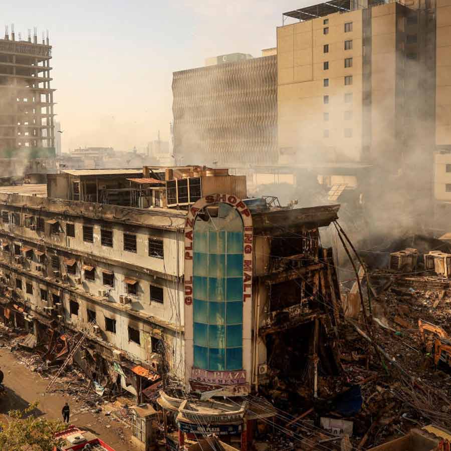 করাচির সেই শপিং মল।