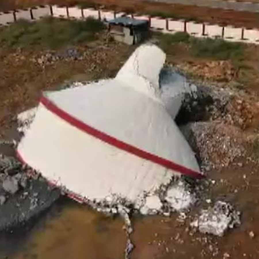 Water tank worth of 21 crore collapsed in Surat