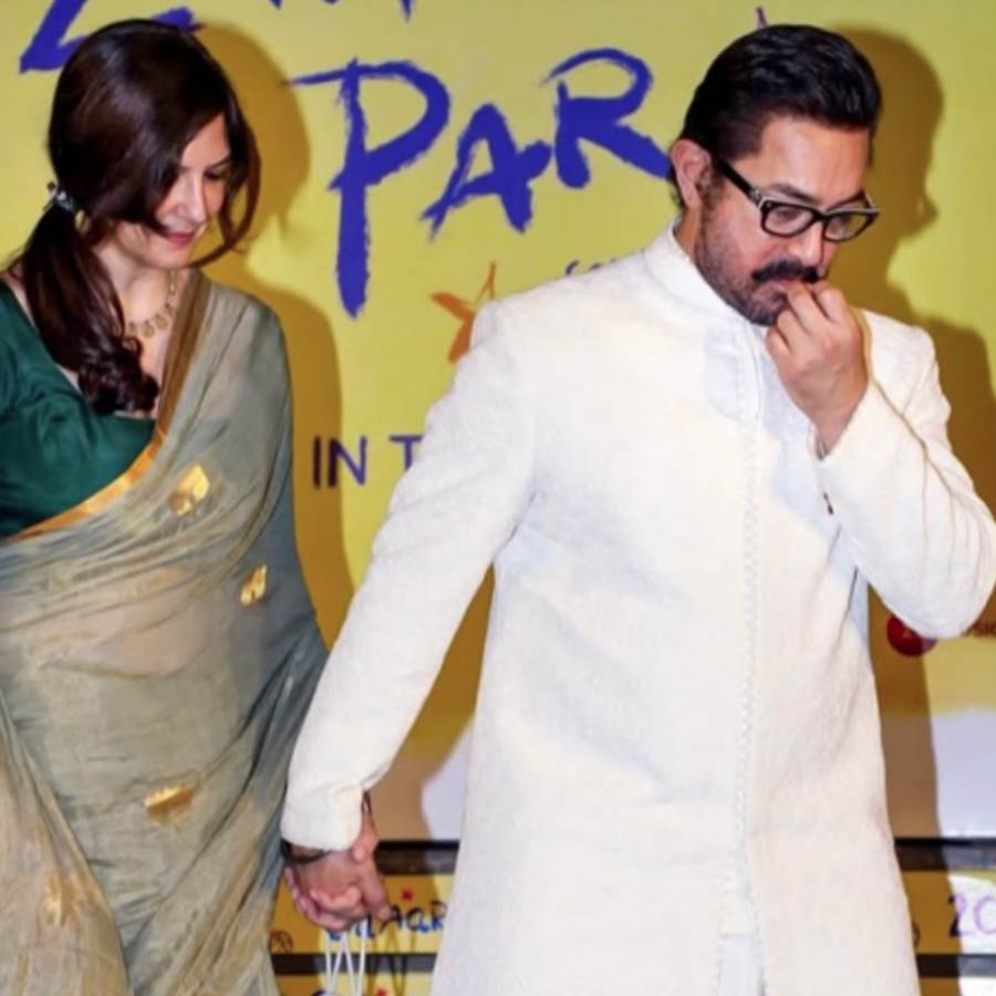 (বাঁ দিকে) গৌরী স্প্র্যাট, (ডান দিকে) আমির খান।