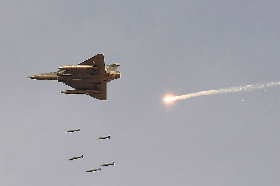 Fighter Jet Deal Talks Can Fall Through Due to International Pressures, Says Pakistan’s Defence Production Minister