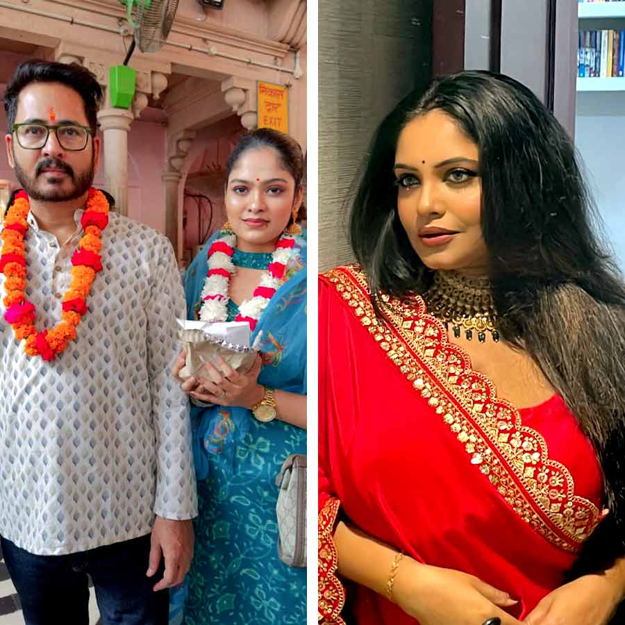 হিরণ এবং তাঁর দ্বিতীয় স্ত্রী ঋতিকার বিরুদ্ধে অভিযোগ জানাতে থানায় গেলেন প্রথম স্ত্রী অনিন্দিতা।