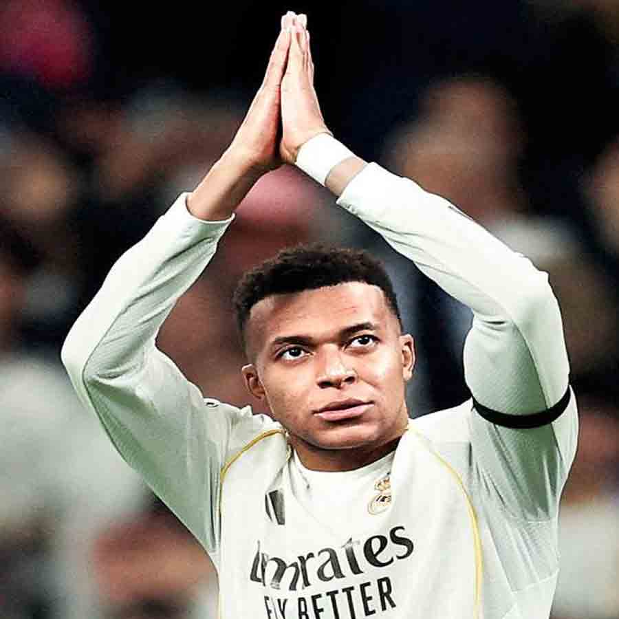 ছন্দে: মোনাকোর বিরুদ্ধে জোড়া গোলের উচ্ছ্বাস এমবাপের।