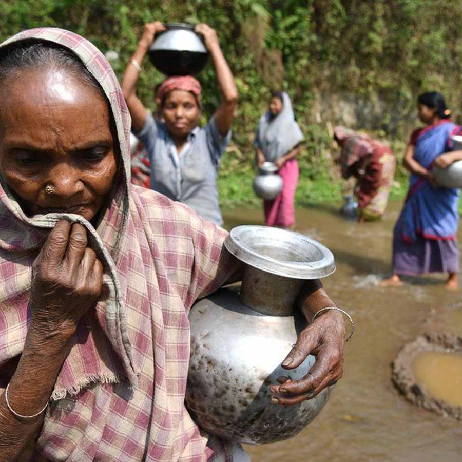 Tribal Man Spends 27 Years Digging a Pond
