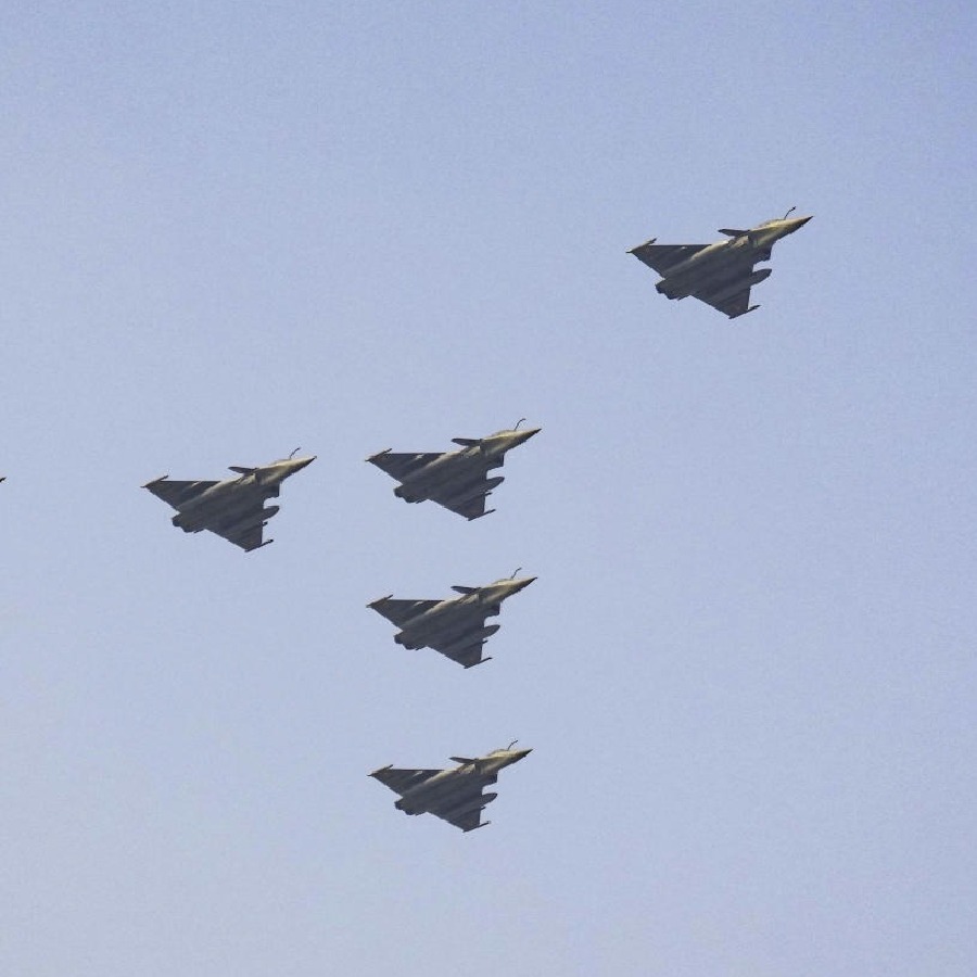 প্রজাতন্ত্র দিবসের প্যারাডে যুদ্ধবিমানের প্রদর্শনী করবে ভারতীয় বায়ুসেনা।