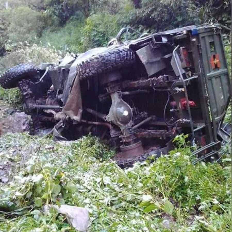 ডোডায় দুর্ঘটনার কবলে সেনার গাড়ি।