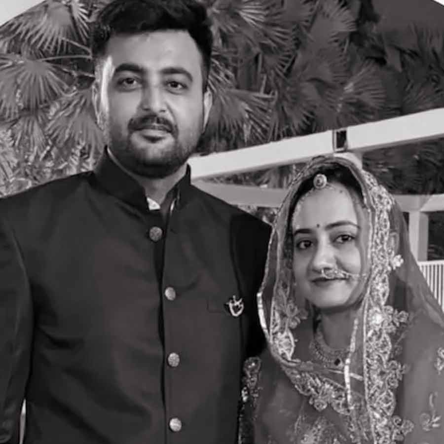 Maritime board officer in Gujarat shoots wife then committed suicide dgtl