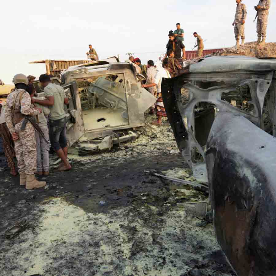 এডেনে সেনা কনভয়ে হামলা বিদ্রোহী বাহিনীর।