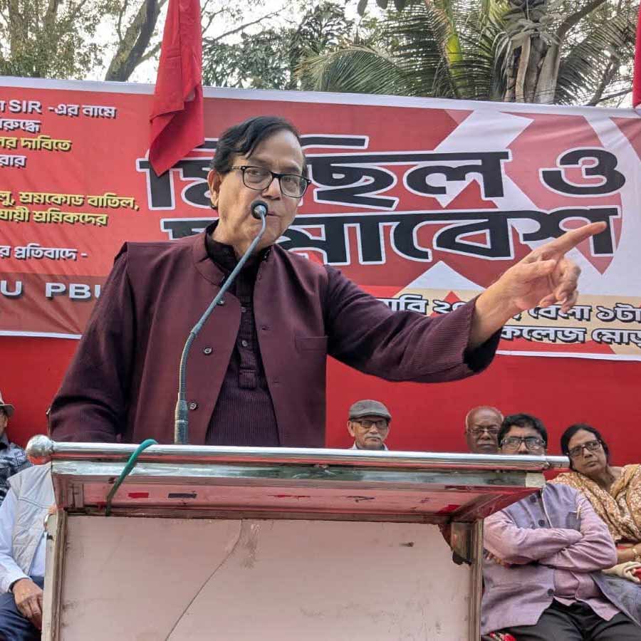 কৃষক ও শ্রমিক সমাবেশে সিপিএমের রাজ্য সম্পাদক মহম্মদ সেলিম। বহরমপুরে।