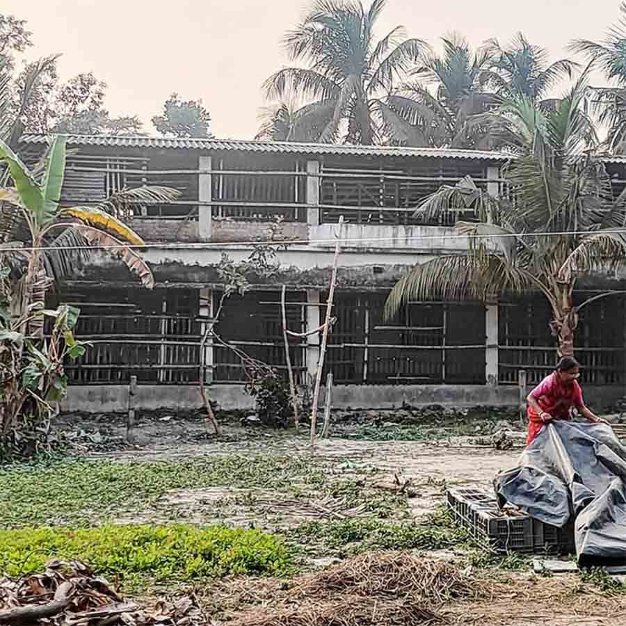 স্কুল ভবনের হাল। নিজস্ব চিত্র