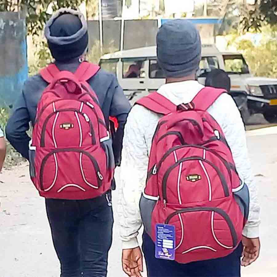 ছত্তীসগঢ়ে আটক কিশোরেরা ফিরল পুরুলিয়ায়।